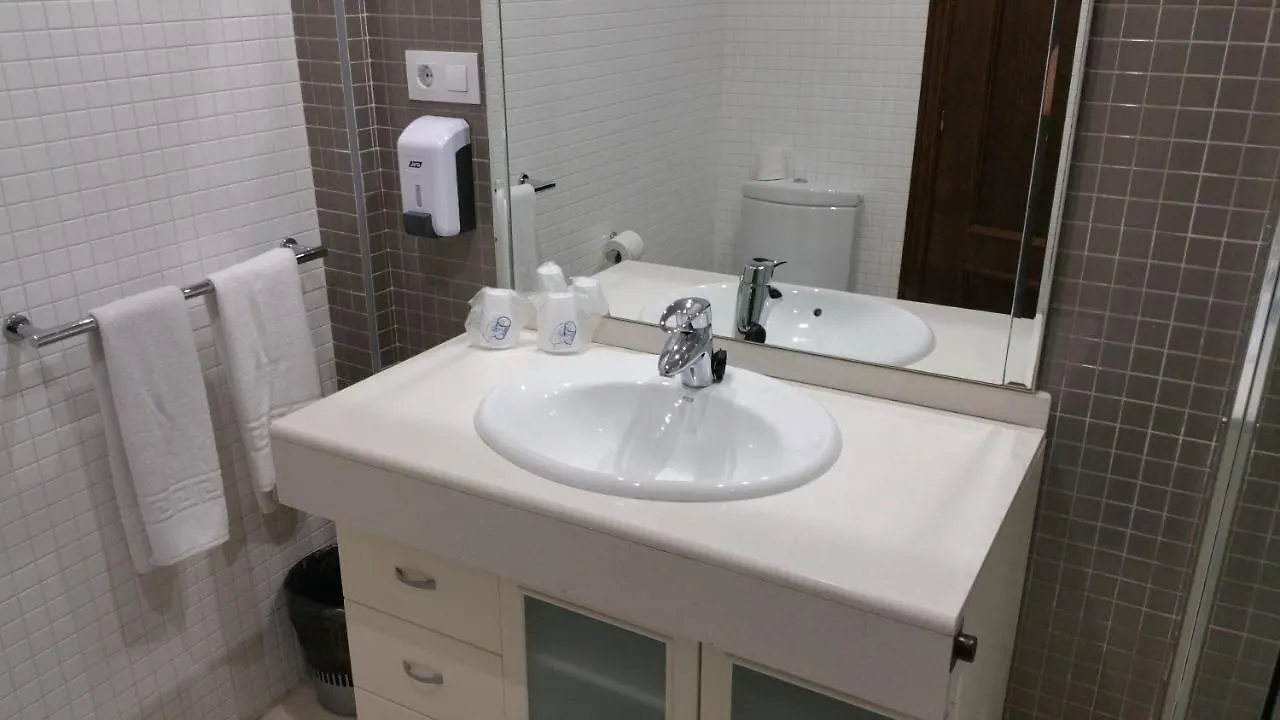 Hostal Tilos Málaga 2*,